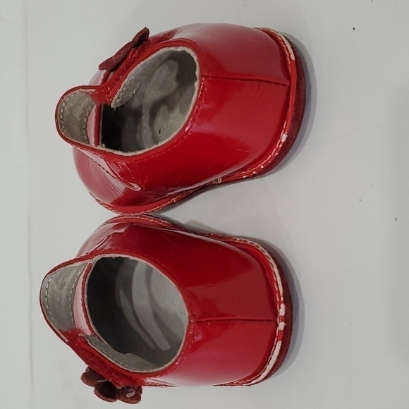 Red leather Mary Jane's with flower details and Velcro closure - Picture 3 of 6